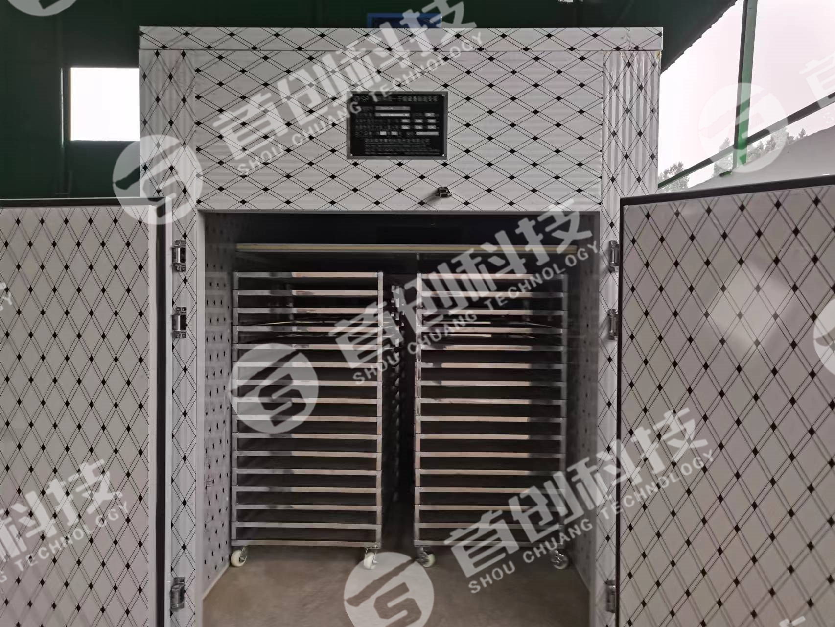 空气能药材烘干房.jpg 空气能药材烘干房.jpg